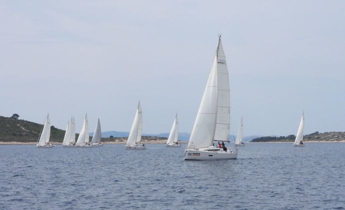 Regata je v cíli první etapy!