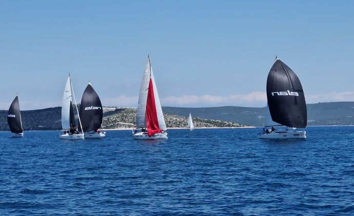 Májová regata odstartovala do poslední etapy!