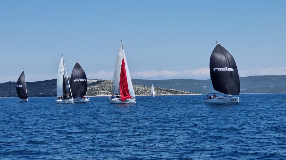 Májová regata odstartovala do poslední etapy!